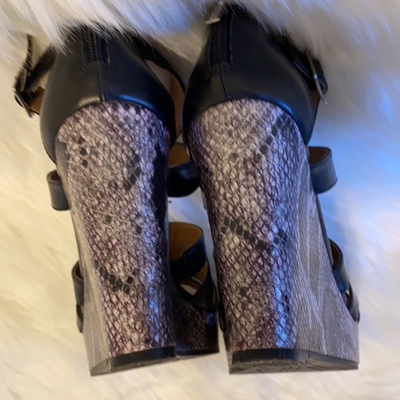 Kenneth Cole Reaction Platform Sandal - Picture 13 of 16